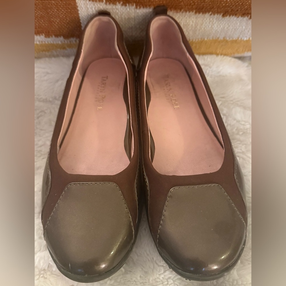 Taryn Rose Adin Ballet Flats Women’s 7M Taupe Brown Patent Leather Comfort Shoes - Picture 3 of 6